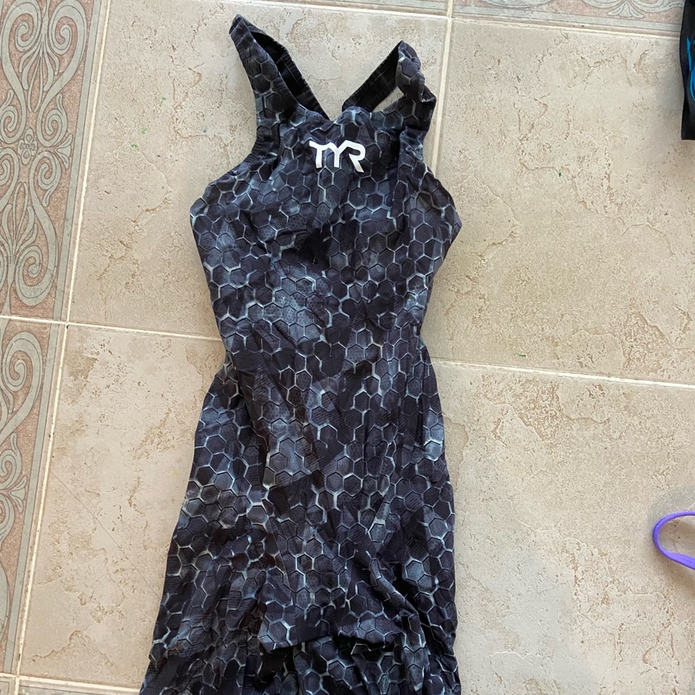 TYR avictor